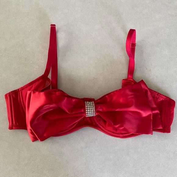 Victoria's Secret Other - NEW! Victoria Secret Bra size 34B